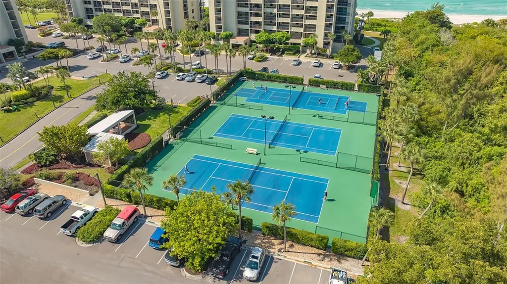1085 Gulf Of Mexico Drive Longboat Key FL 34228