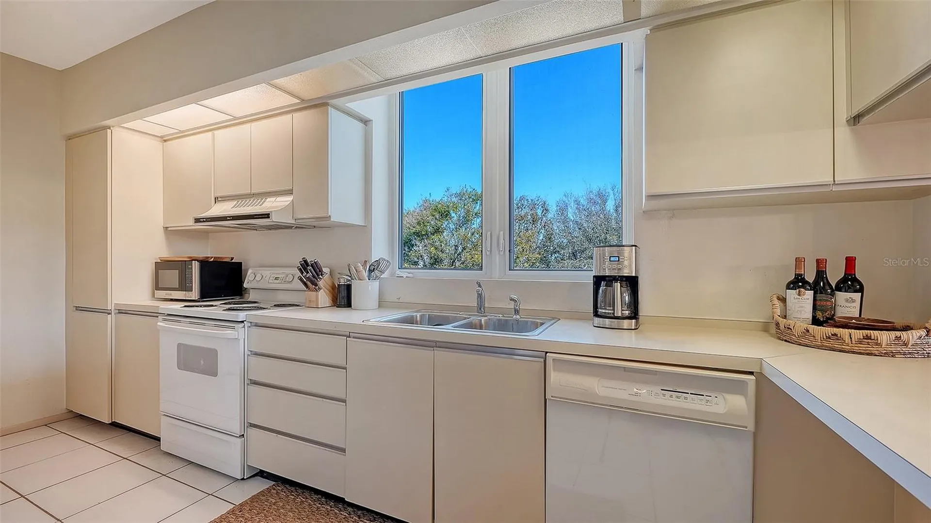 1085 Gulf Of Mexico Drive Longboat Key FL 34228