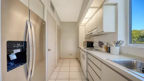 1085 Gulf Of Mexico Drive Longboat Key FL 34228