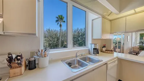 1085 Gulf Of Mexico Drive Longboat Key FL 34228