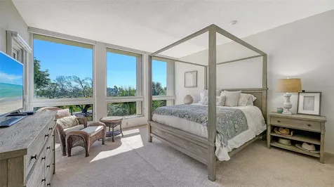 1085 Gulf Of Mexico Drive Longboat Key FL 34228