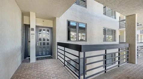 1085 Gulf Of Mexico Drive Longboat Key FL 34228