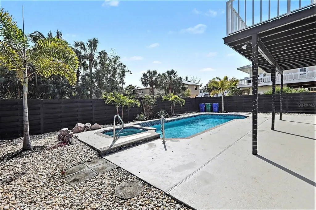 580 Russell Street Longboat Key FL 34228