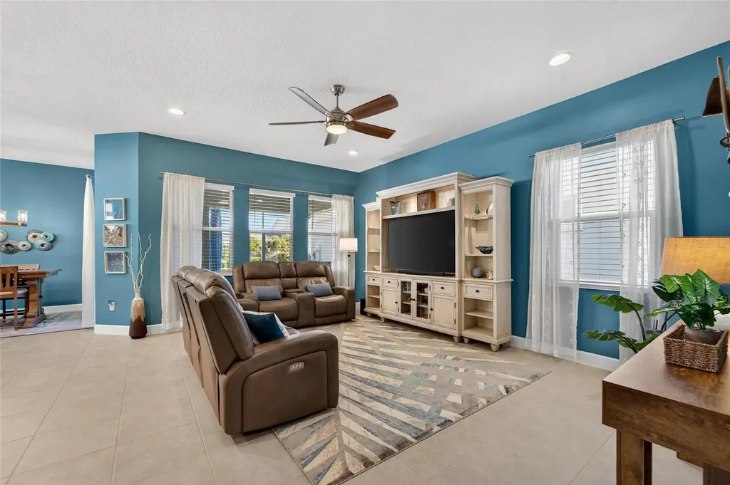 707 Winterside Drive Apollo Beach FL 33572