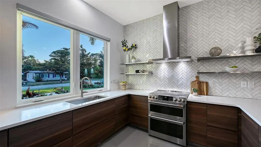 2215 Datura Street Sarasota FL 34239