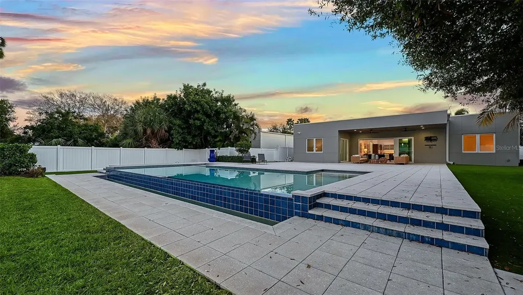 2215 Datura Street Sarasota FL 34239