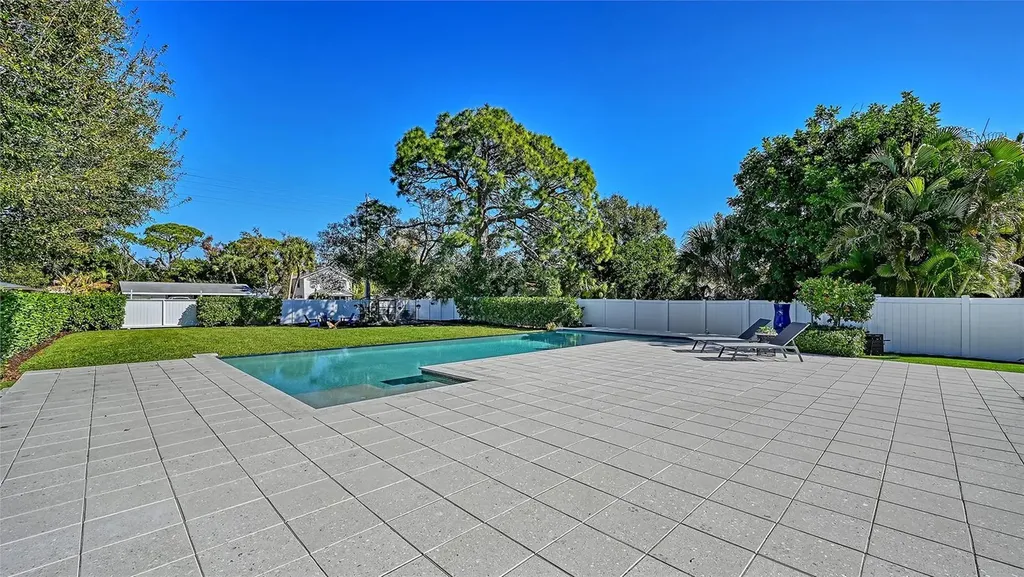 2215 Datura Street Sarasota FL 34239
