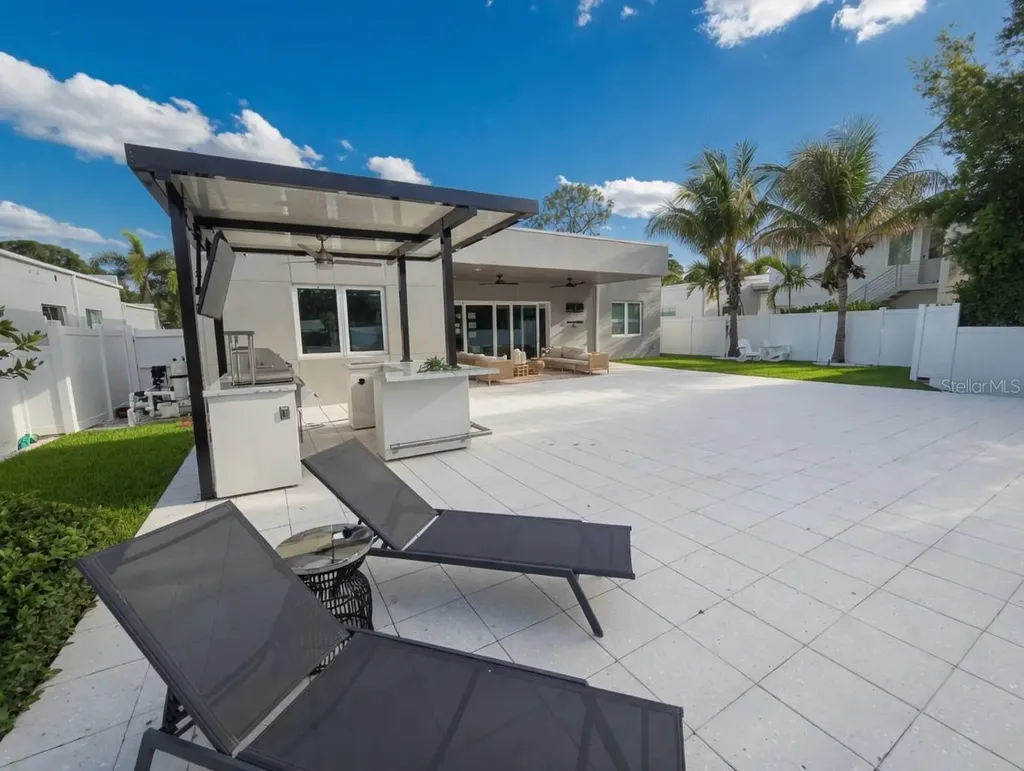 2215 Datura Street Sarasota FL 34239