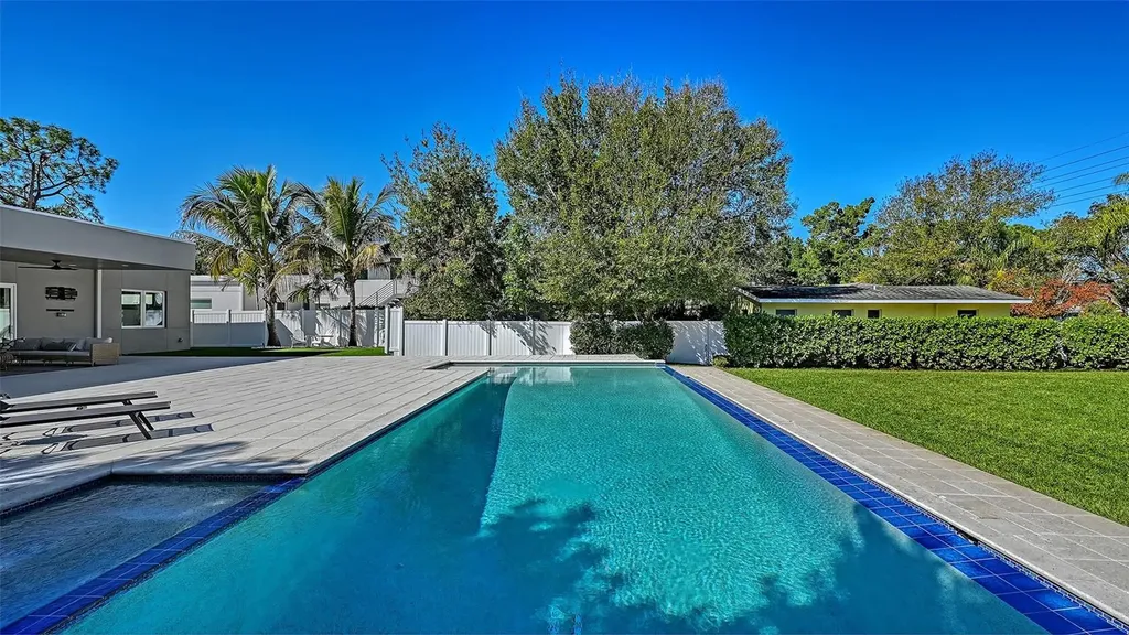 2215 Datura Street Sarasota FL 34239
