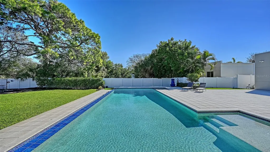 2215 Datura Street Sarasota FL 34239