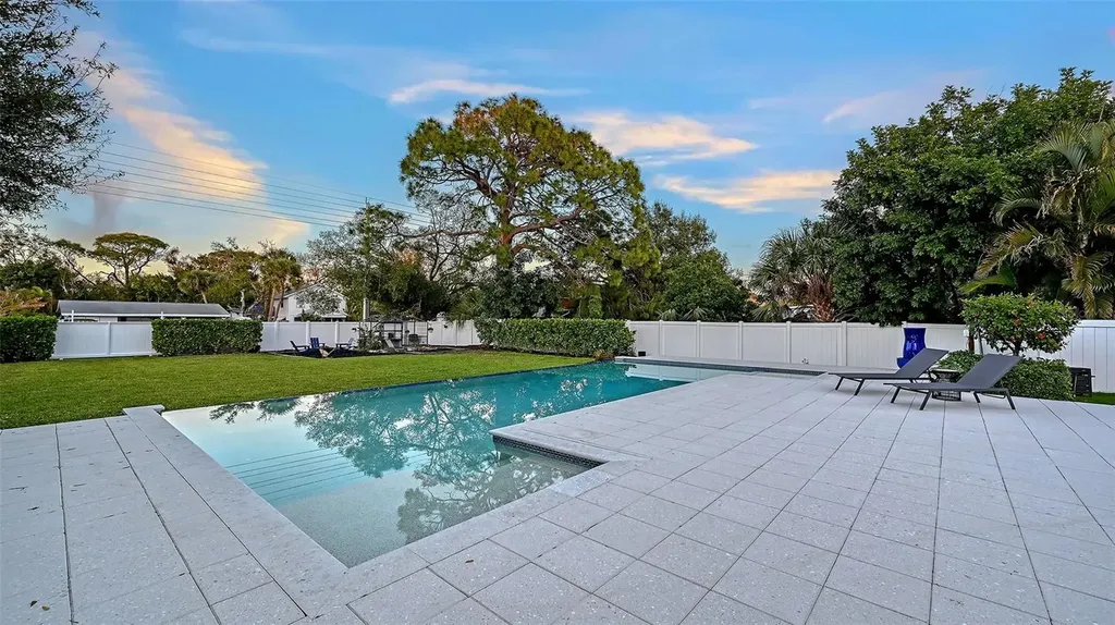 2215 Datura Street Sarasota FL 34239
