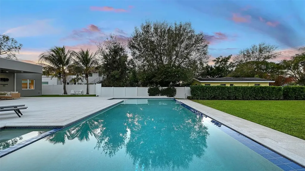 2215 Datura Street Sarasota FL 34239