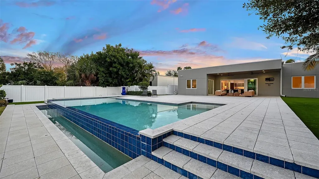 2215 Datura Street Sarasota FL 34239