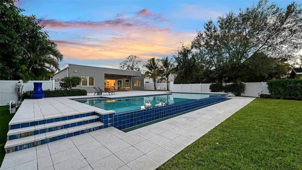 2215 Datura Street Sarasota FL 34239