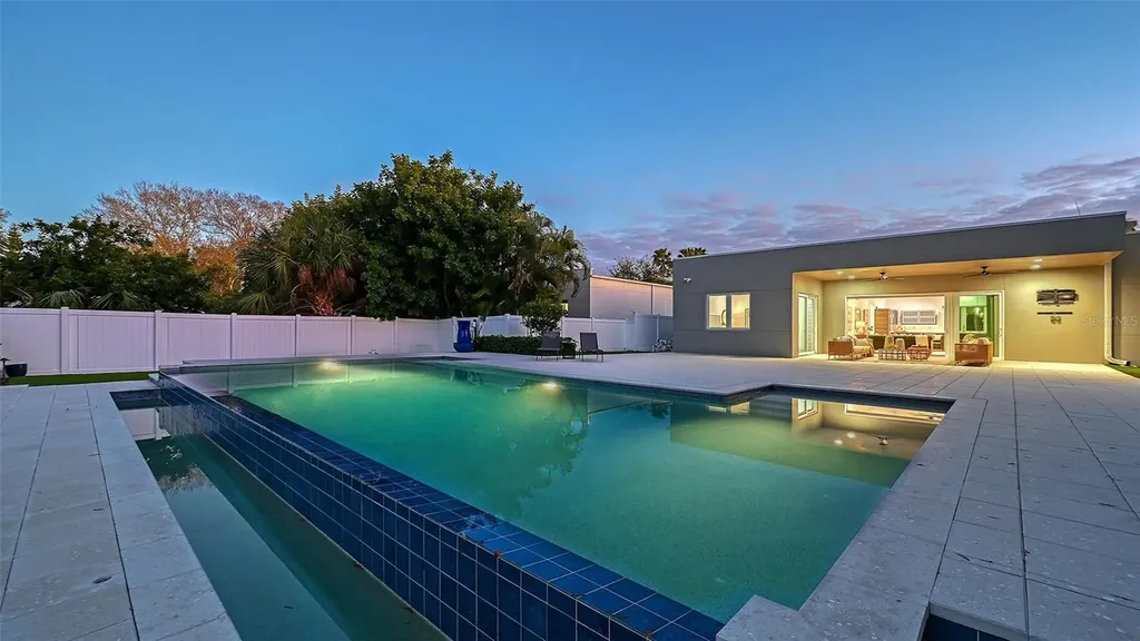 2215 Datura Street Sarasota FL 34239