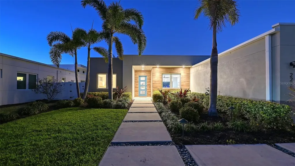 2215 Datura Street Sarasota FL 34239