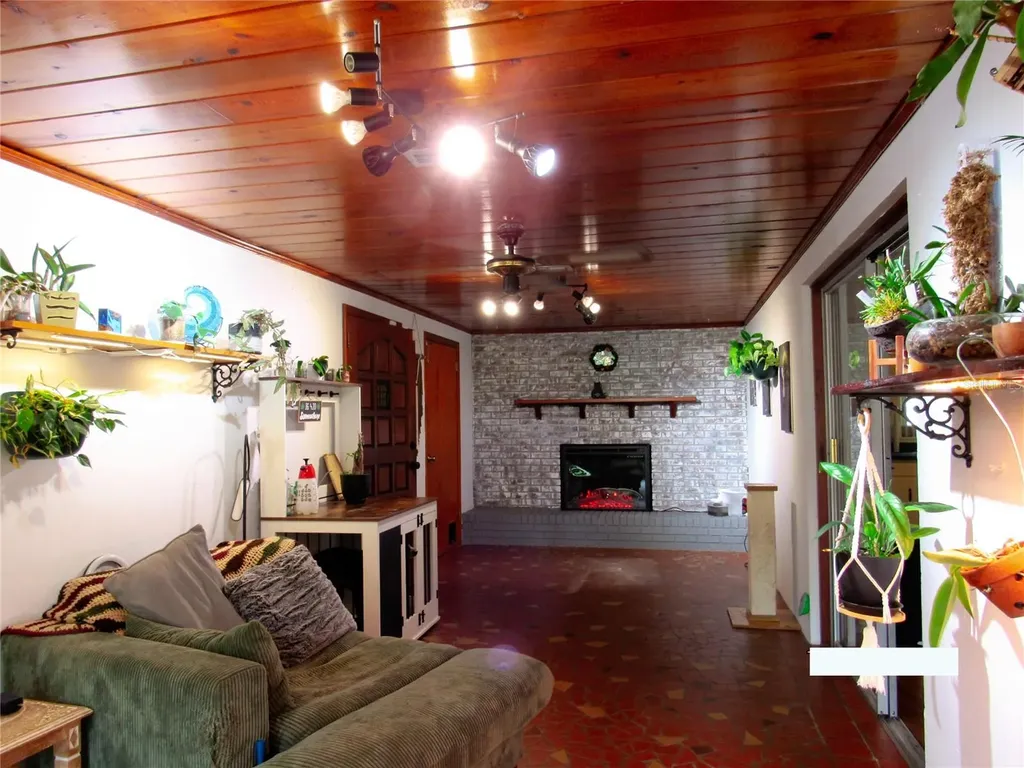 20526 N State Road 121 Alachua FL 32615