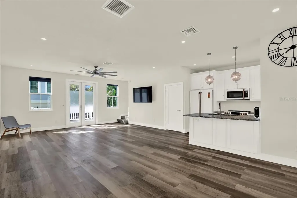 1299 5th Street S St Petersburg FL 33701
