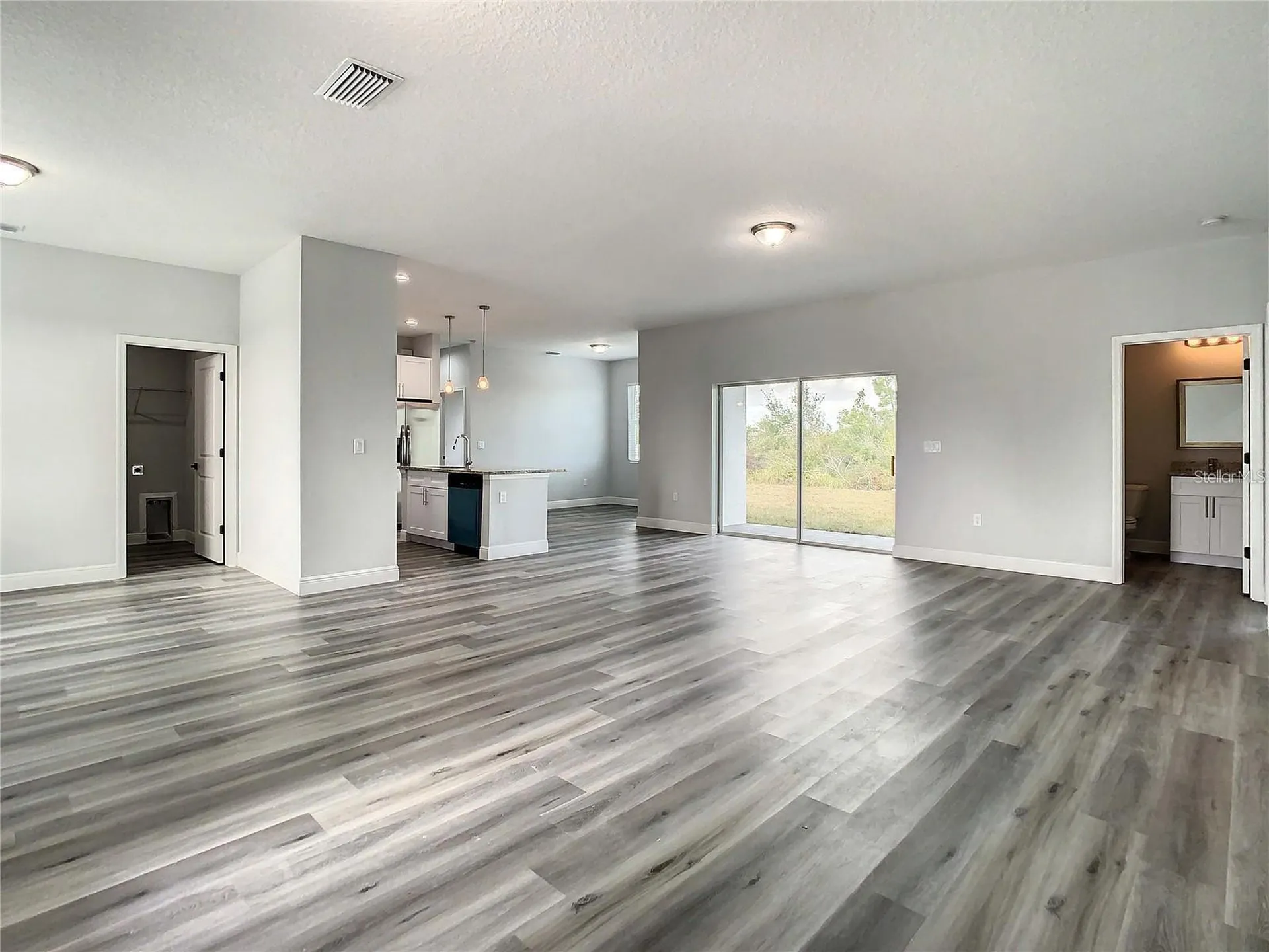 1979 E Chapel Drive Deltona FL 32738