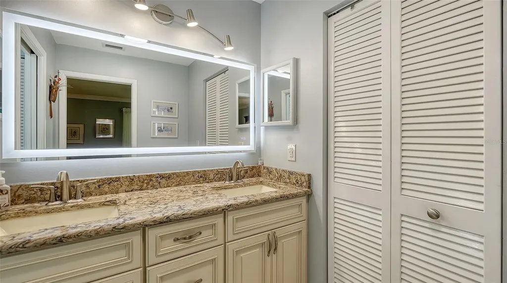 4777 Ringwood Meadow Sarasota FL 34235