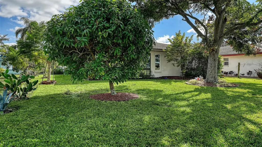 4777 Ringwood Meadow Sarasota FL 34235