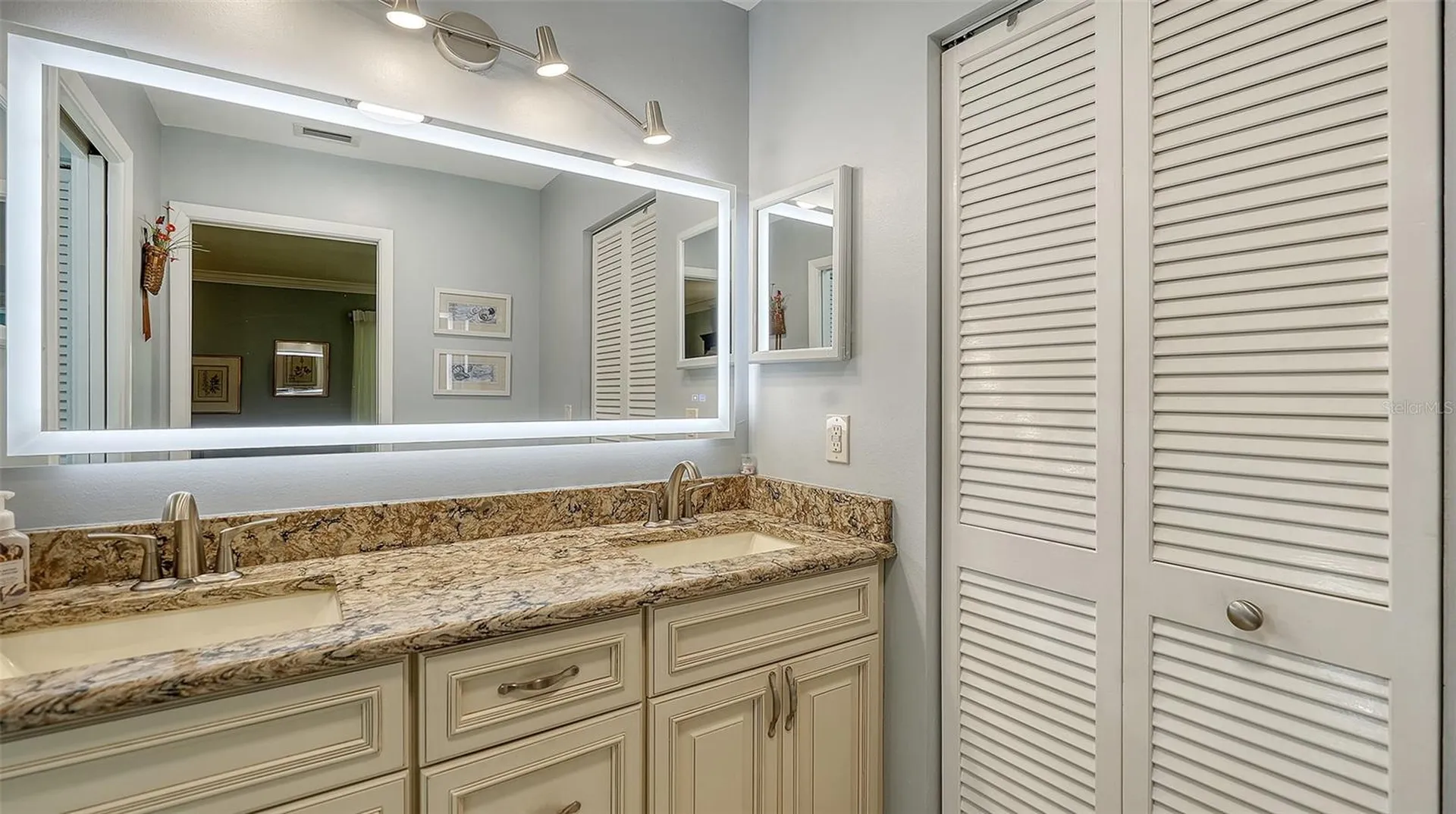 4777 Ringwood Meadow Sarasota FL 34235