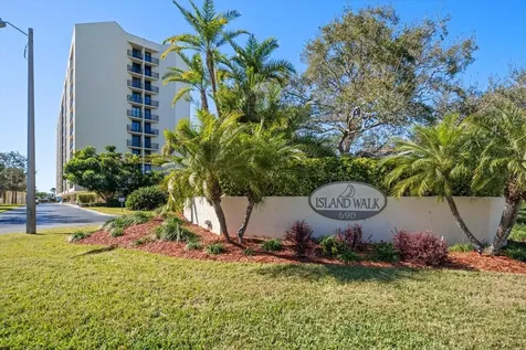 690 Island Way Clearwater Beach FL 33767