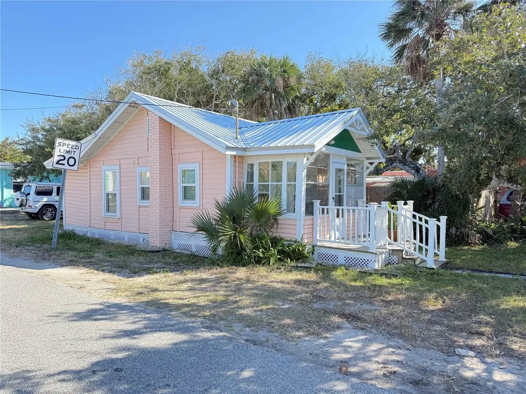 207 N Pine Street New Smyrna Beach FL 32169