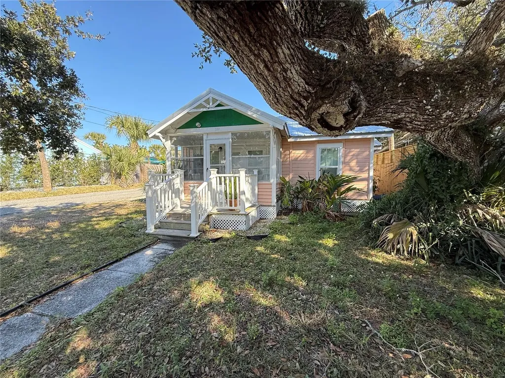 207 N Pine Street New Smyrna Beach FL 32169