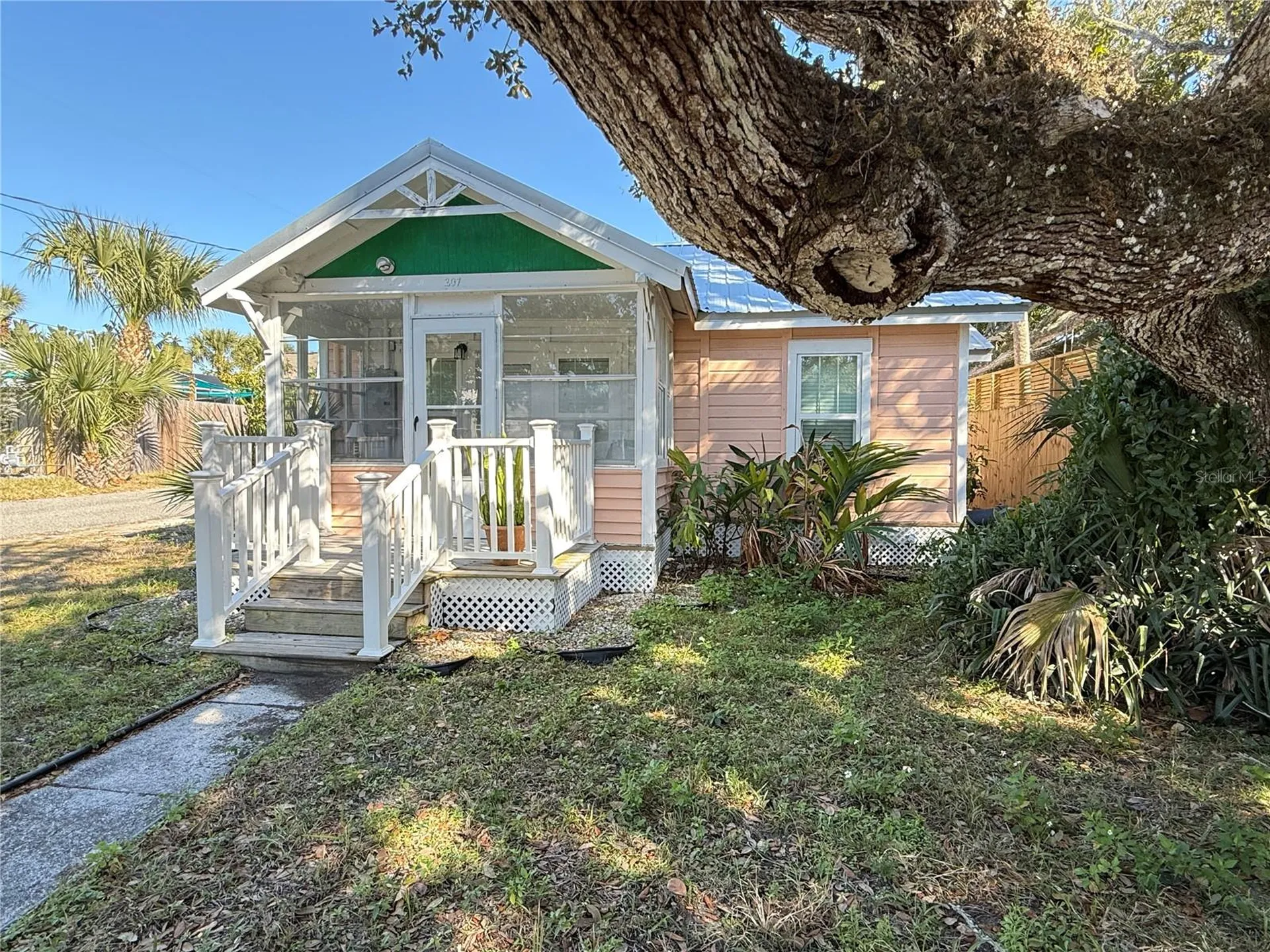 207 N Pine Street New Smyrna Beach FL 32169
