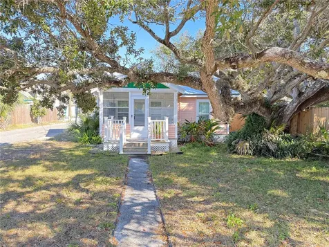 207 N Pine Street New Smyrna Beach FL 32169