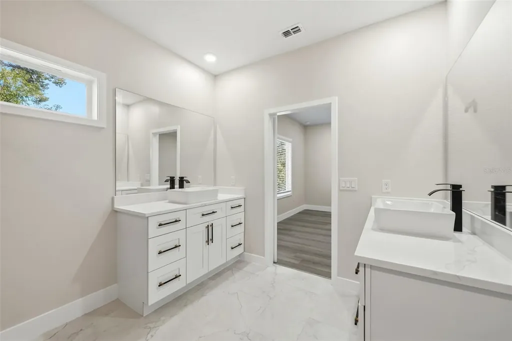 5663 W Central Avenue Orlando FL 32811