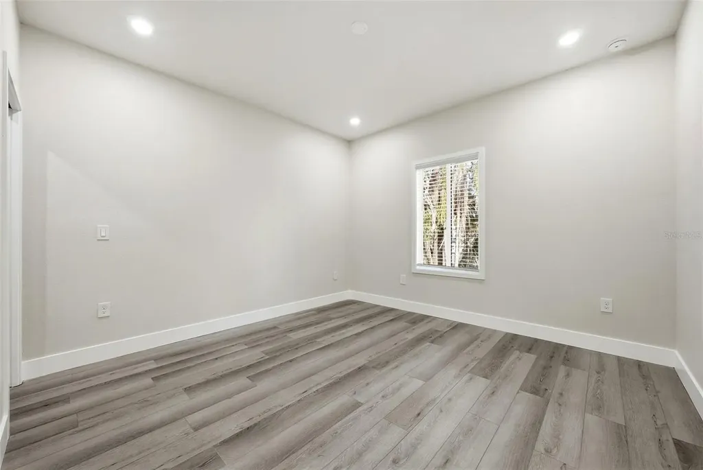 5663 W Central Avenue Orlando FL 32811