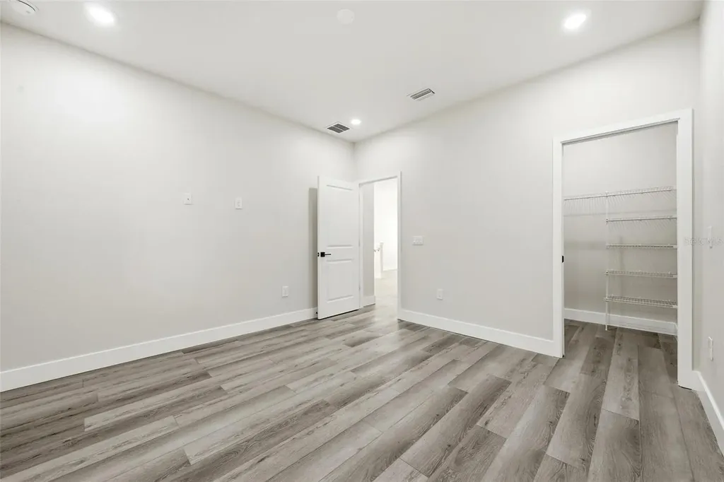 5663 W Central Avenue Orlando FL 32811