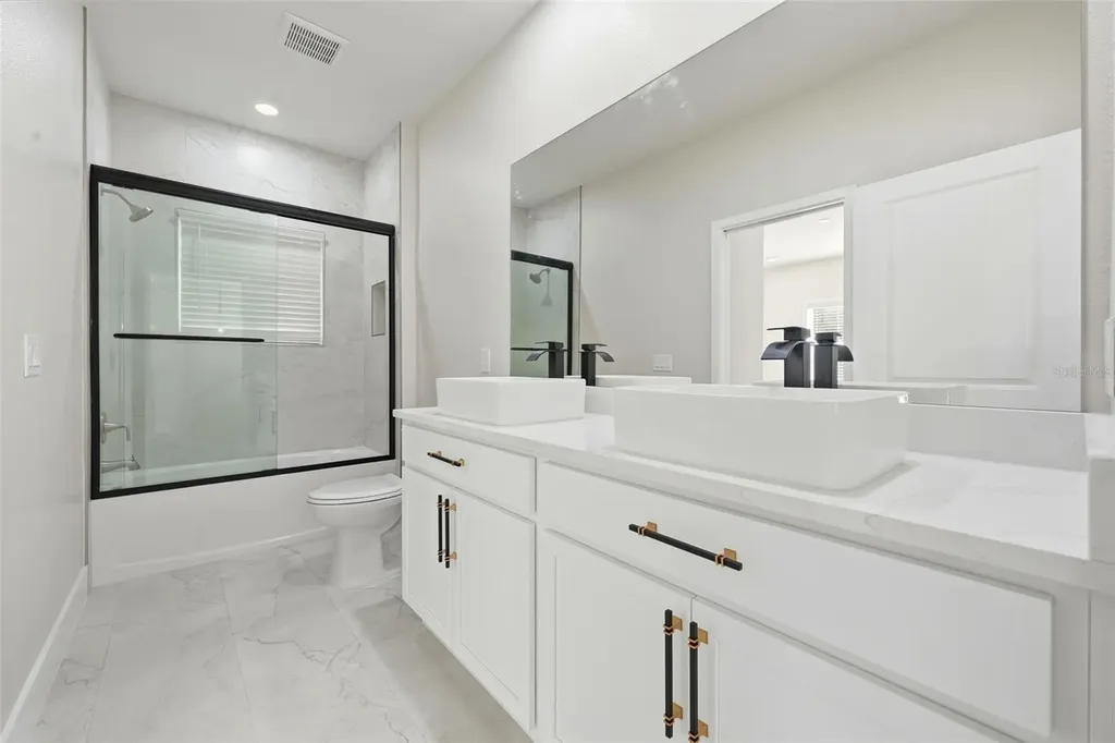 5663 W Central Avenue Orlando FL 32811