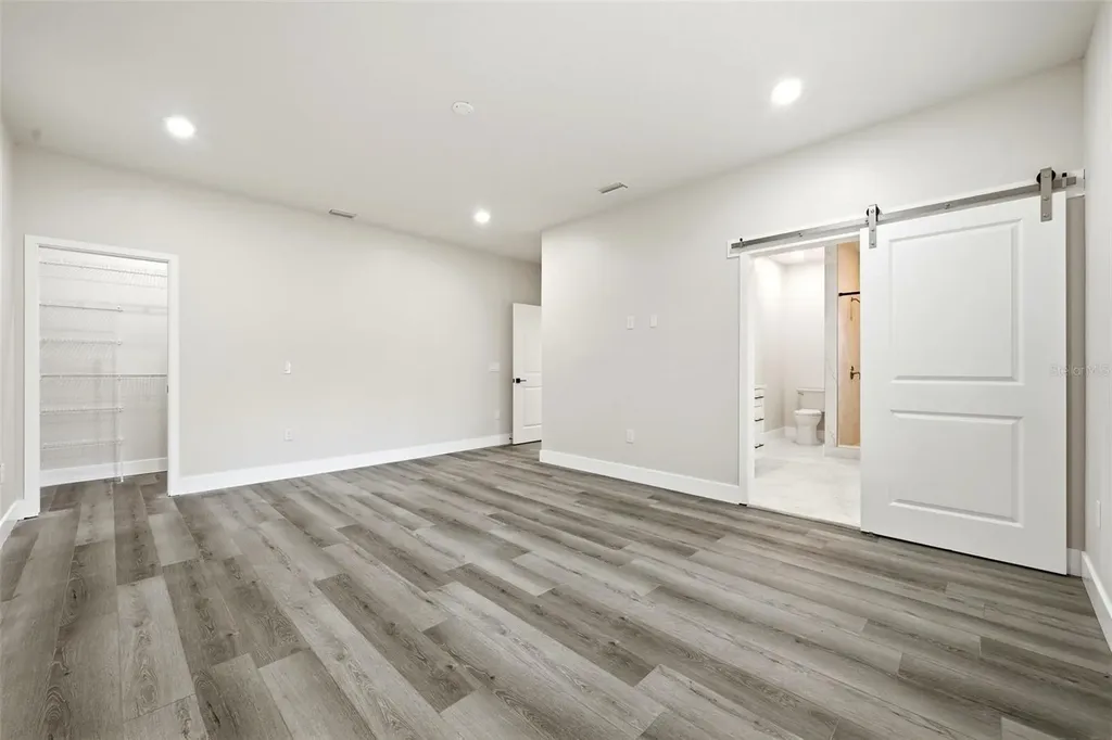 5663 W Central Avenue Orlando FL 32811