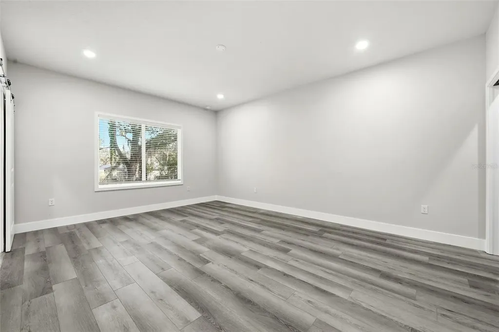 5663 W Central Avenue Orlando FL 32811