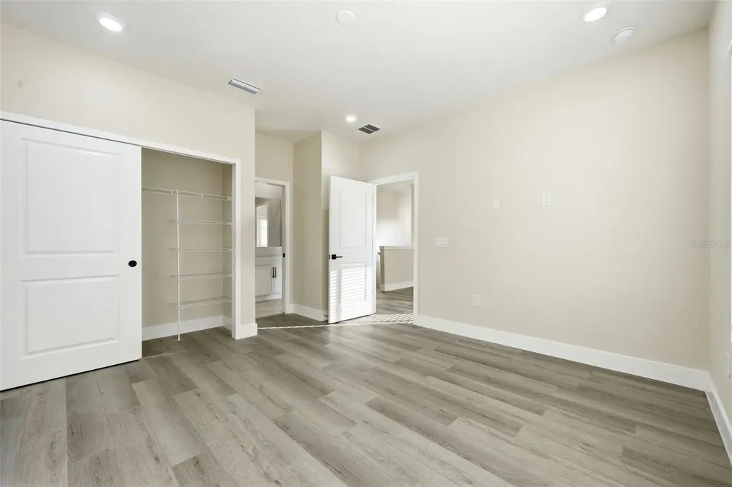 5663 W Central Avenue Orlando FL 32811