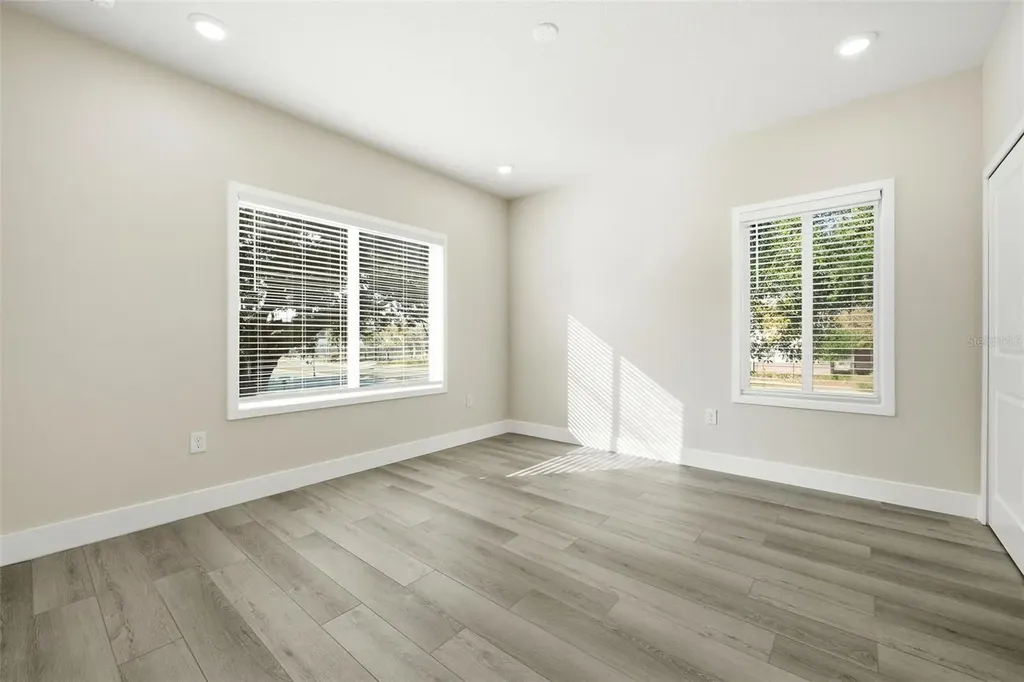 5663 W Central Avenue Orlando FL 32811