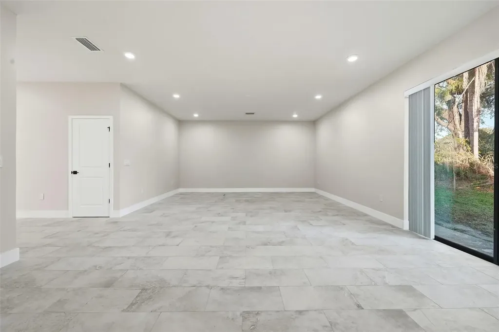 5663 W Central Avenue Orlando FL 32811
