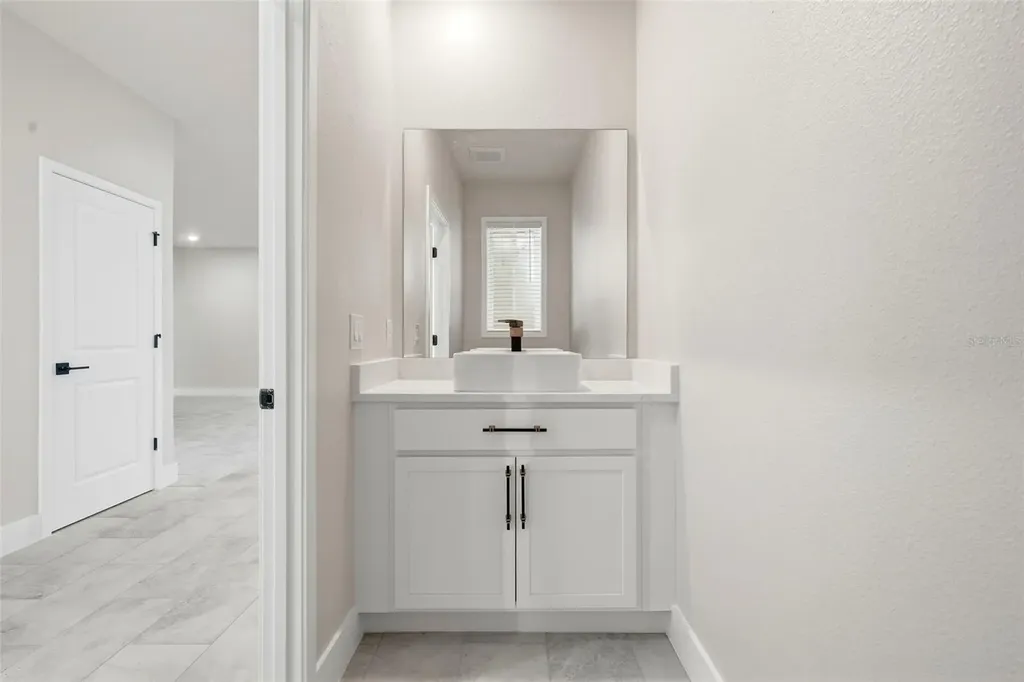 5663 W Central Avenue Orlando FL 32811