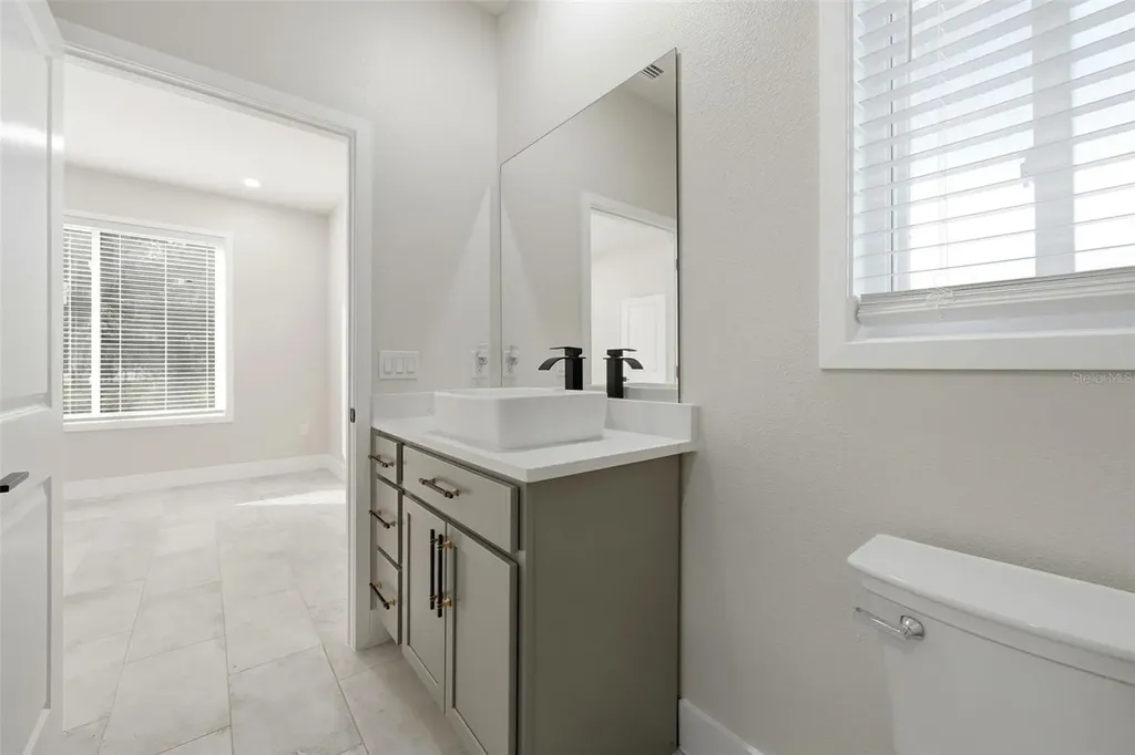 5663 W Central Avenue Orlando FL 32811