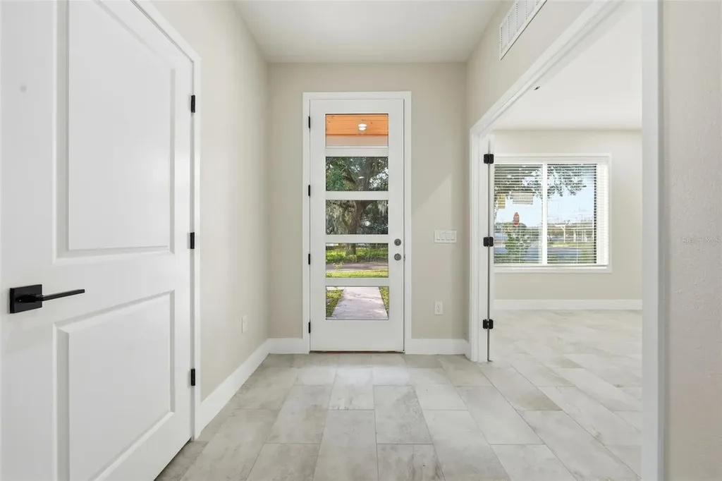 5663 W Central Avenue Orlando FL 32811