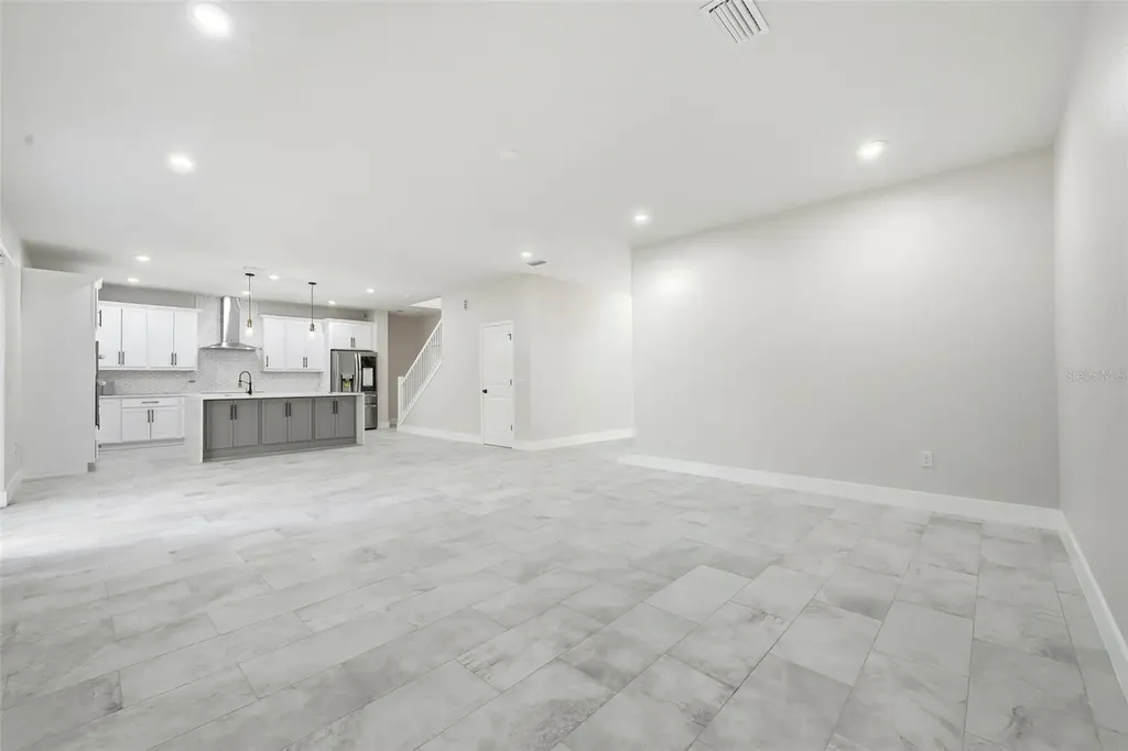 5663 W Central Avenue Orlando FL 32811