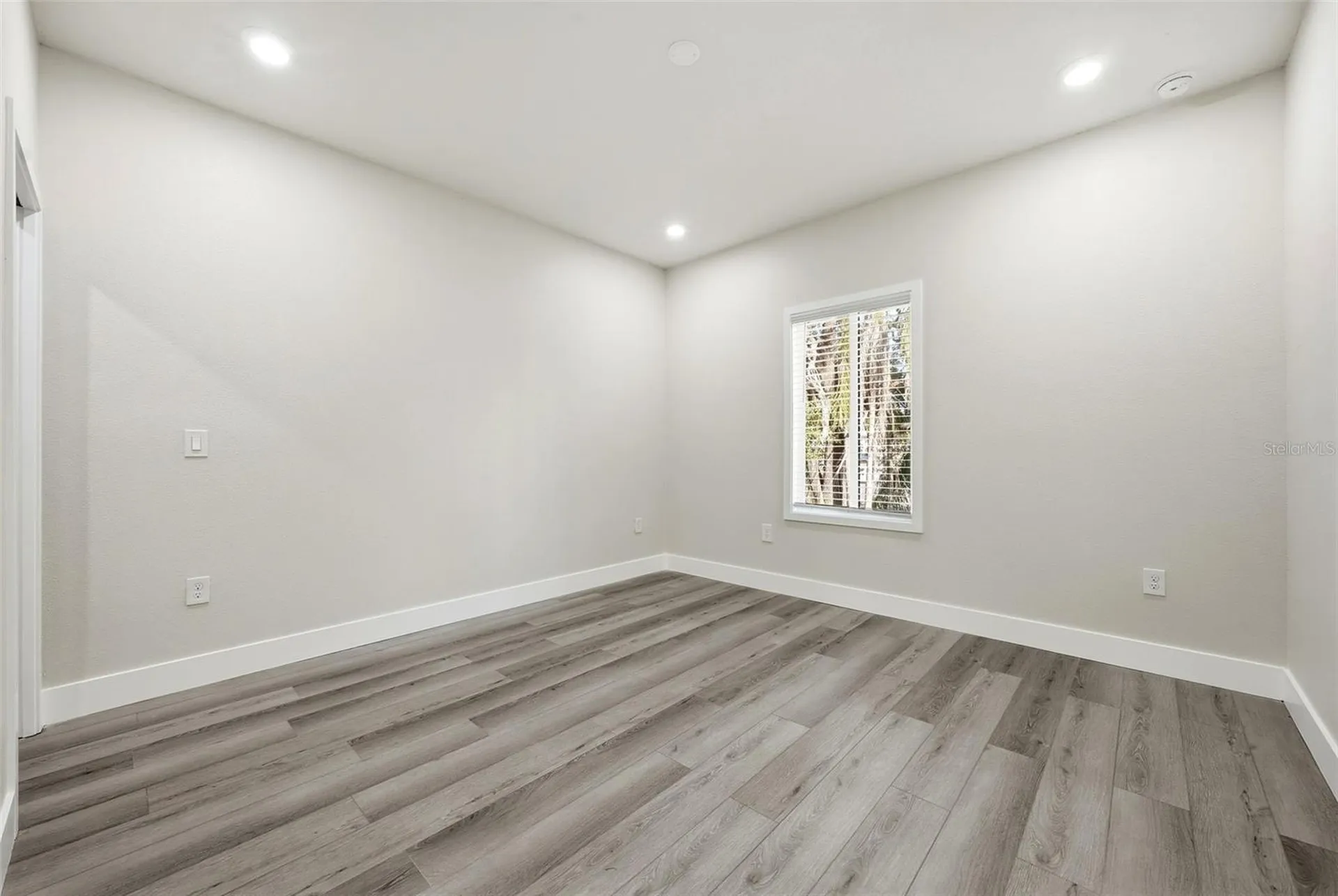 5663 W Central Avenue Orlando FL 32811