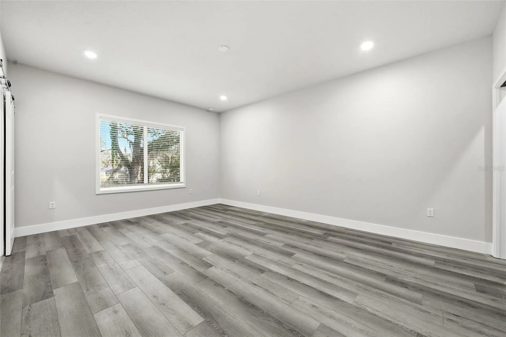 5663 W Central Avenue Orlando FL 32811