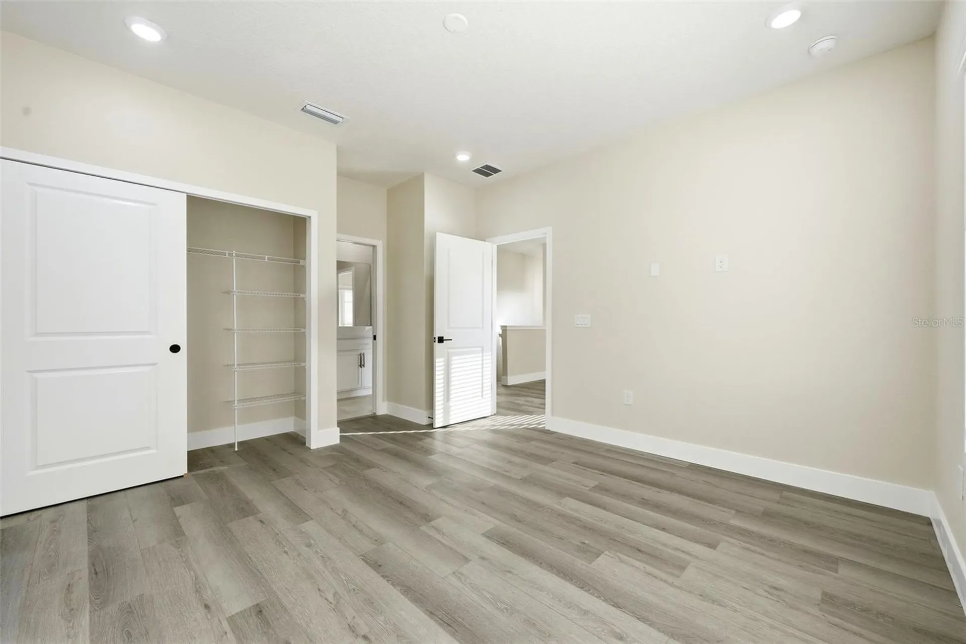 5663 W Central Avenue Orlando FL 32811