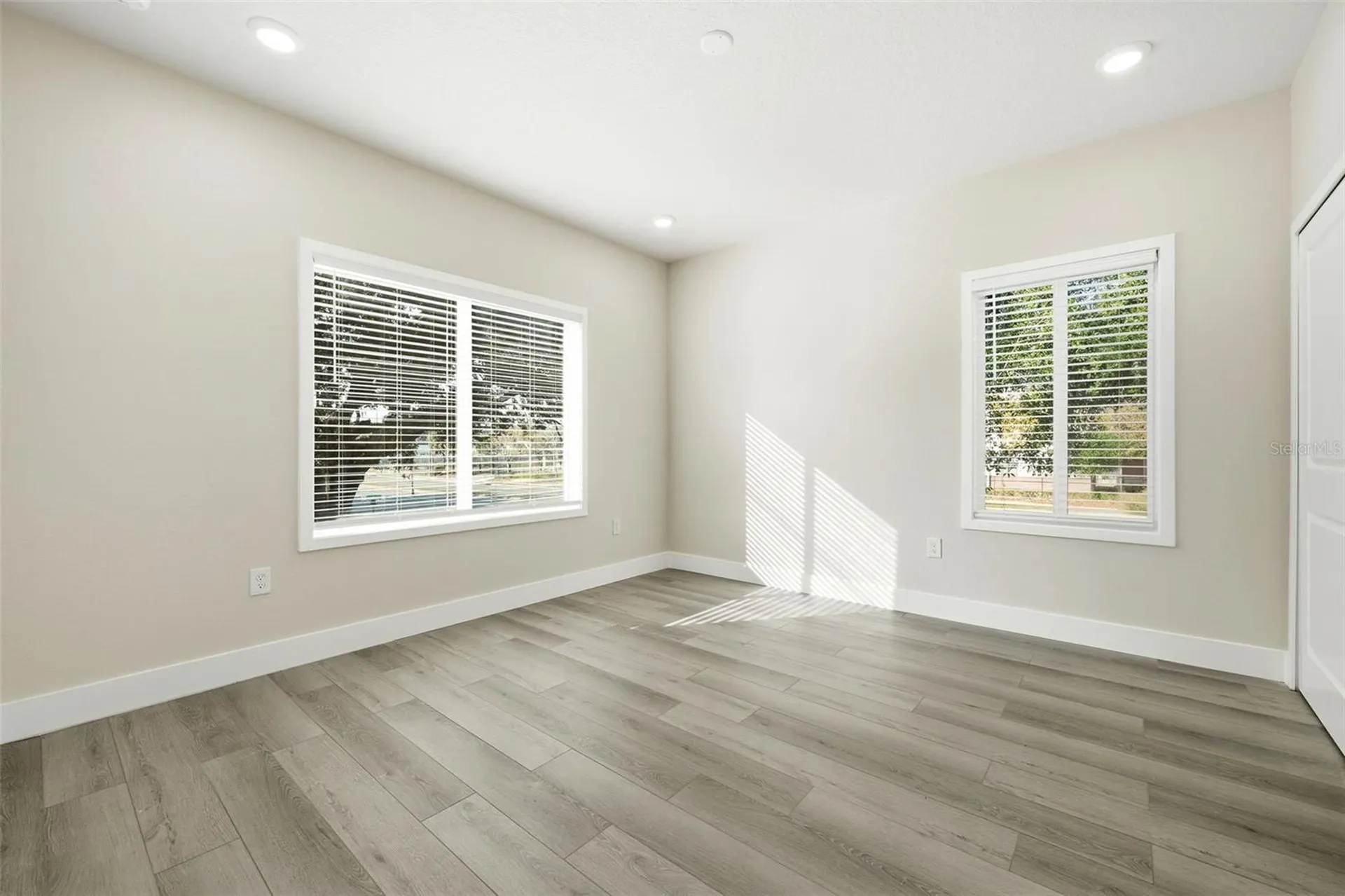 5663 W Central Avenue Orlando FL 32811