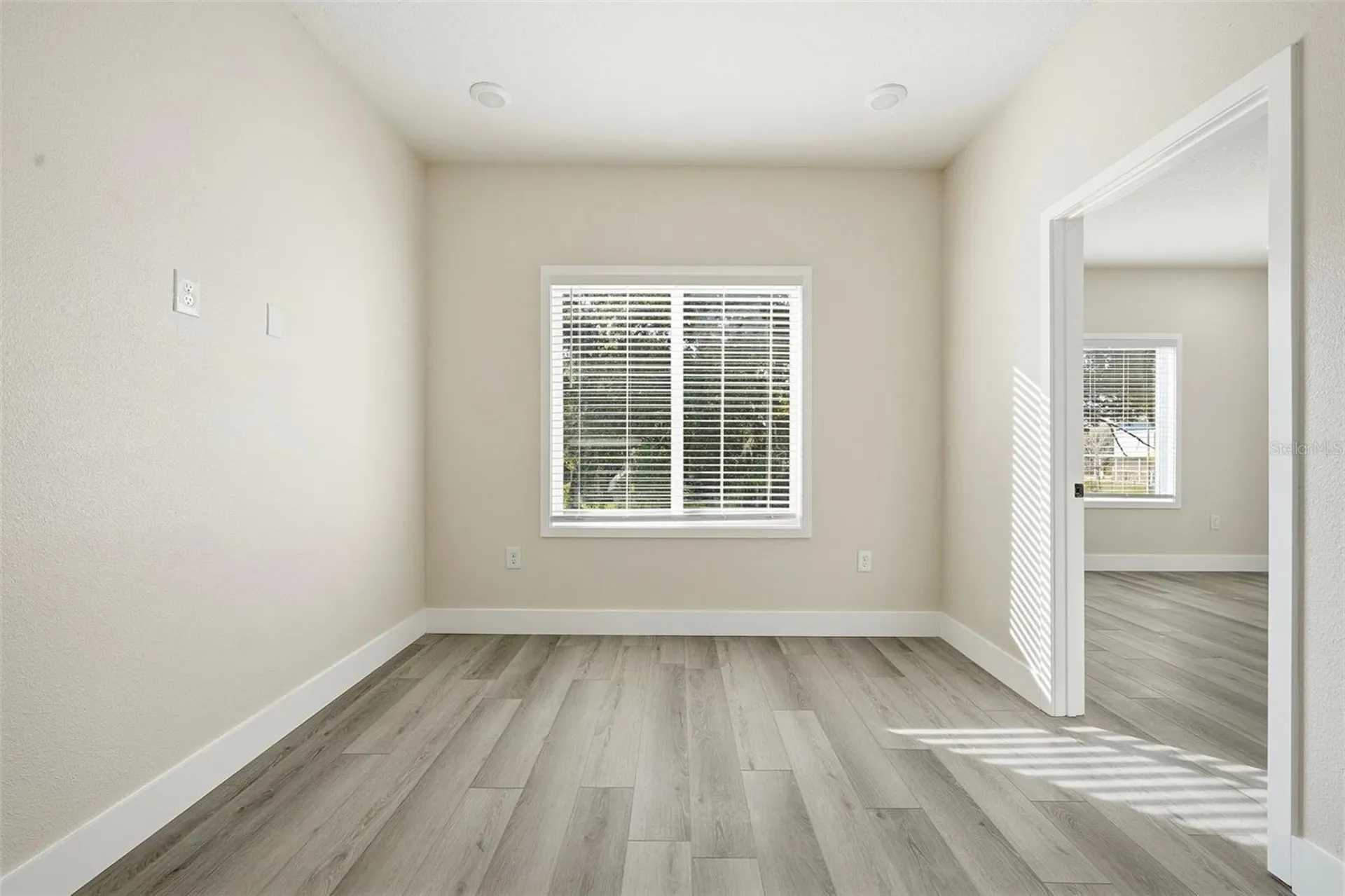 5663 W Central Avenue Orlando FL 32811