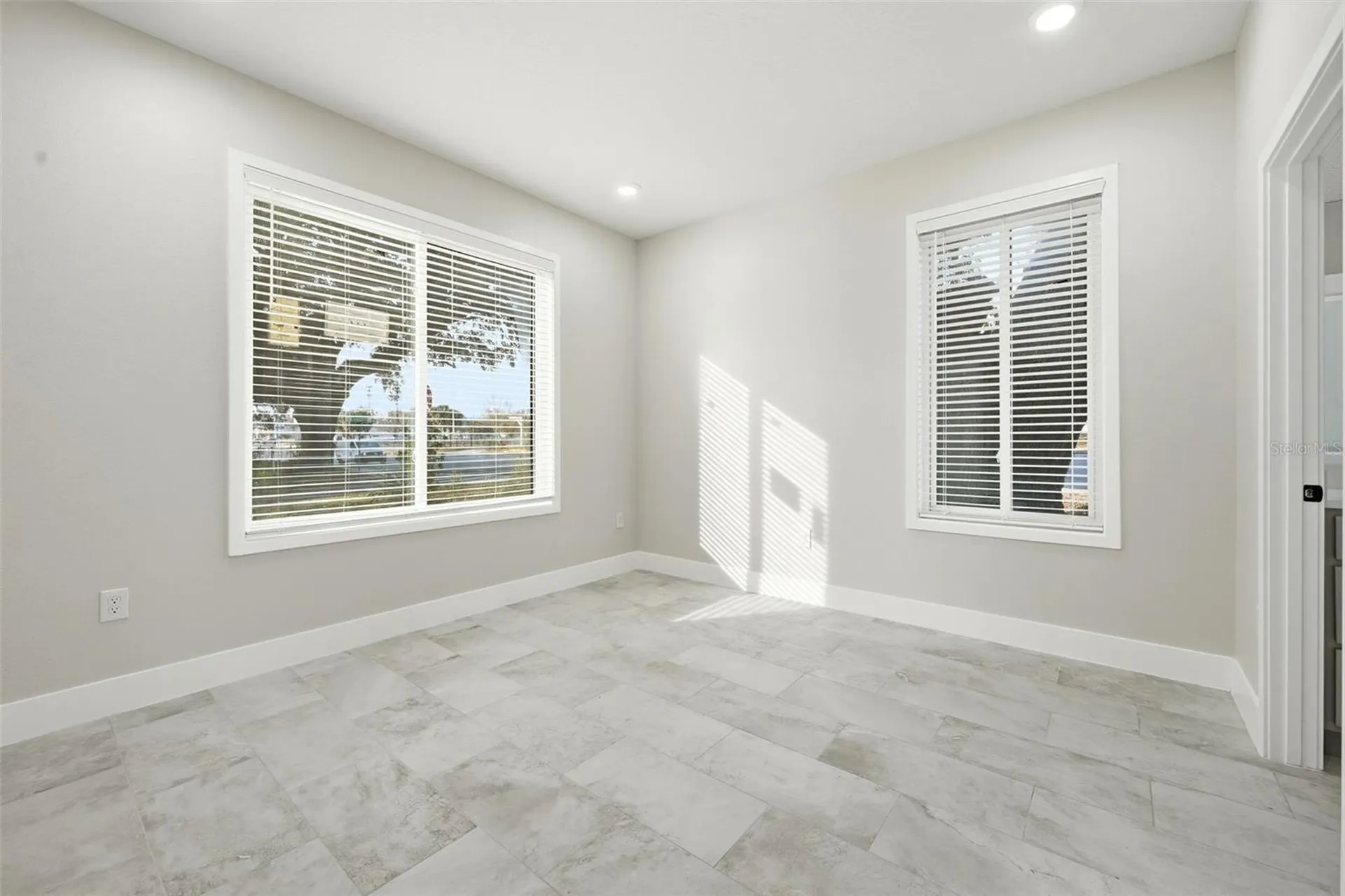 5663 W Central Avenue Orlando FL 32811